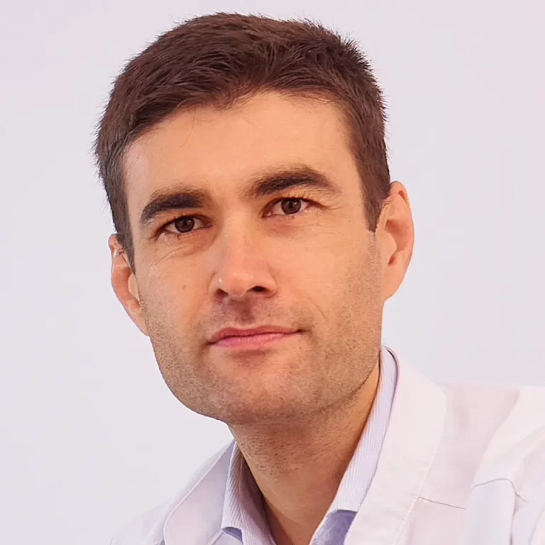 Dr. Răzvan Nanu - Expertul în Sănătatea Ochilor Tăi Medic Primar Oftalmolog | Doctor în Științe Medicale