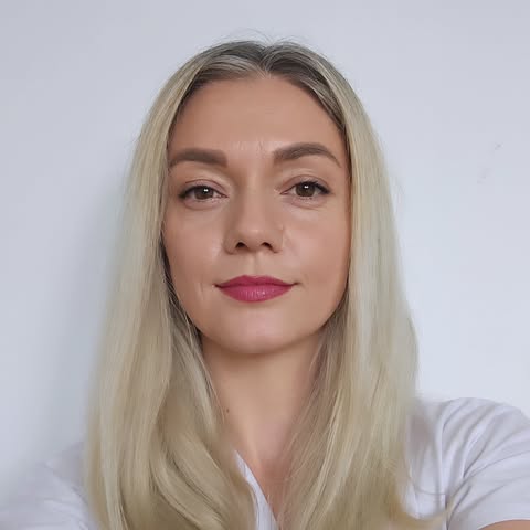 Dr. Diana Ursa Asztalos medic specialist in implanturi dentare in cluj-napoca